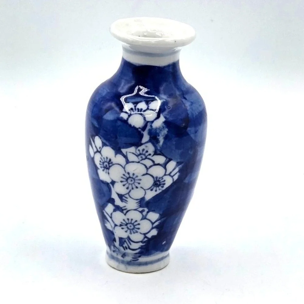 Vintage‎ Miniature Blue and White Cherry Blossom Vase 4